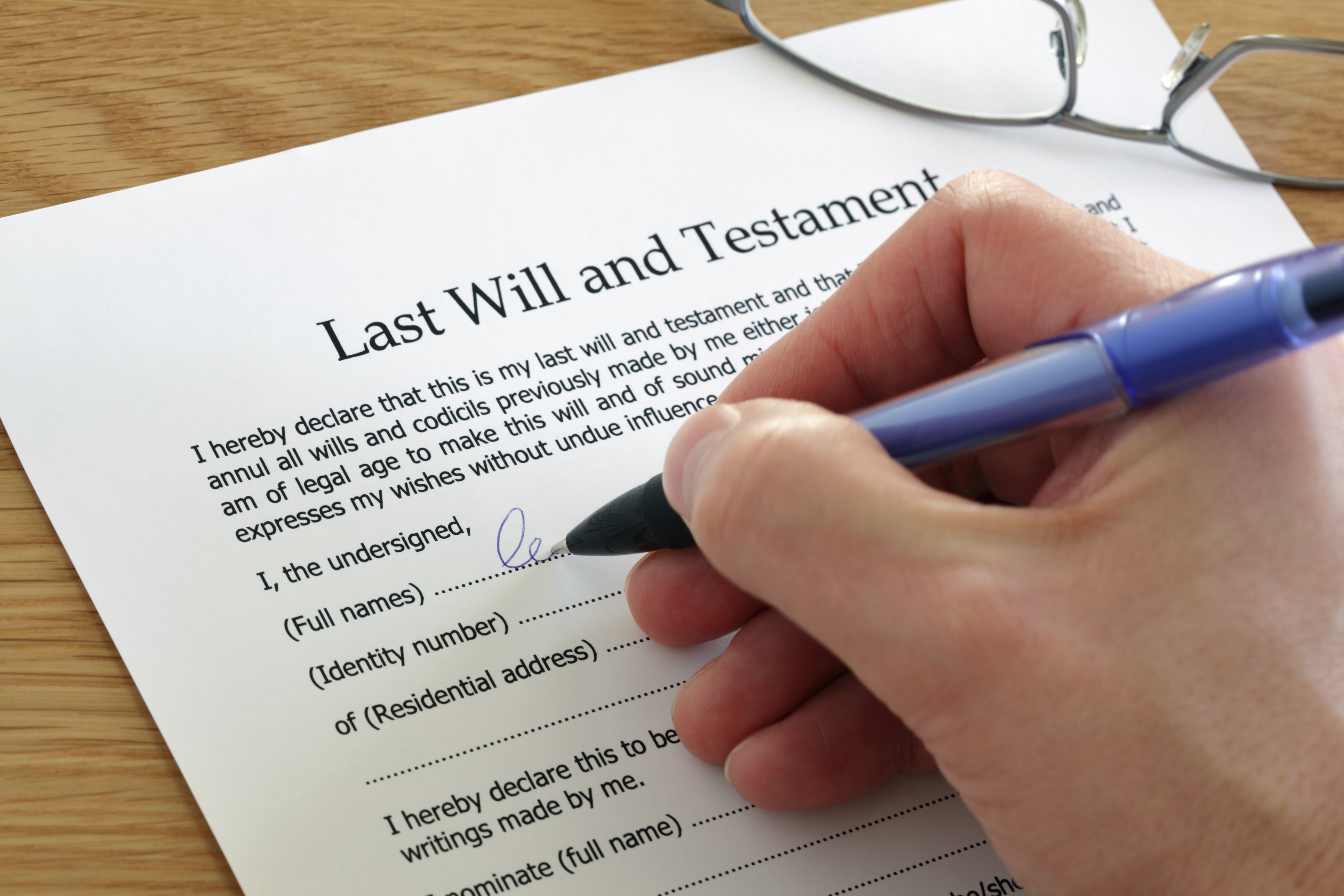 A hand Signing Last Will and Testament document
